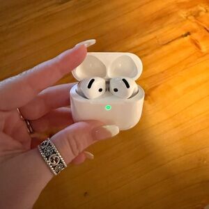 Apple White Earbud Headphones